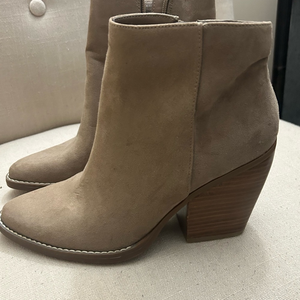 Madden girl boots - never worn.